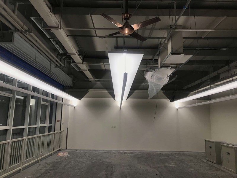 用戶看過(guò)來(lái)，質(zhì)量這么好的高光鋁單板材料，別處找不到