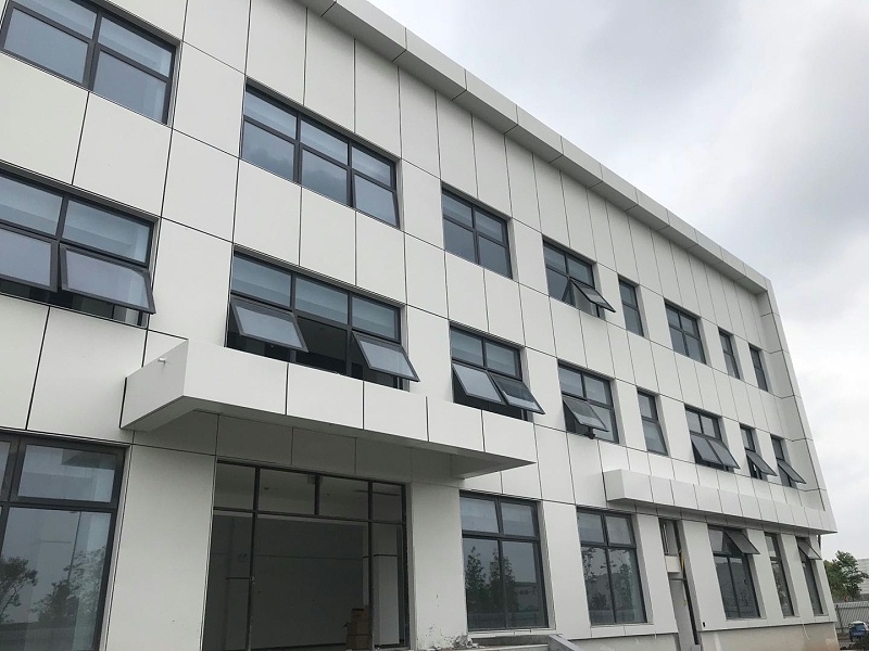 氟碳漆鋁單板定制有哪些注意事項呢？