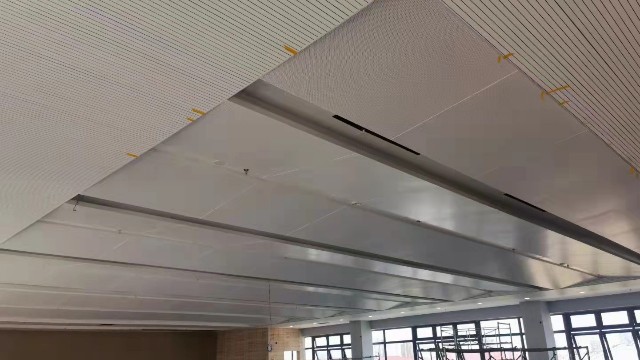 茸興路正誠機電廠@階梯穿孔鋁單板