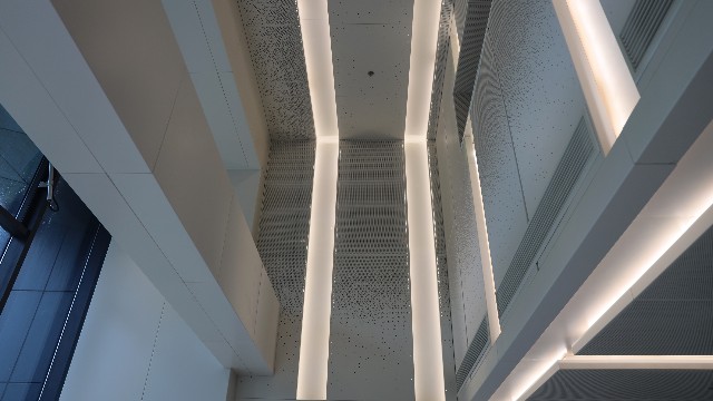 上海地產(chǎn)閔虹集團辦公樓@漸變沖孔鋁單板