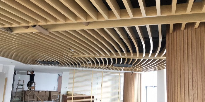 弧型鋁方通是怎么產(chǎn)生的